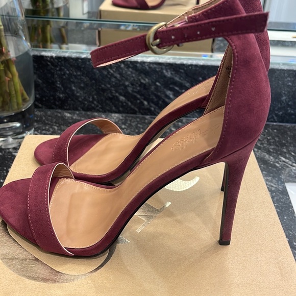 Wine Strap Heel - Picture 4 of 8